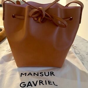 Mansur Gavriel Mini Bucket Bag Cammello / Rosa Shoulder Strap Dust Bag